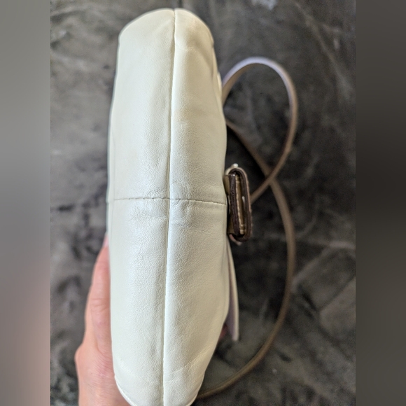 Coach Soho Off White Leather Flap Small Crossbody Bag W/ Buckle Nice! - Picture 4 of 13